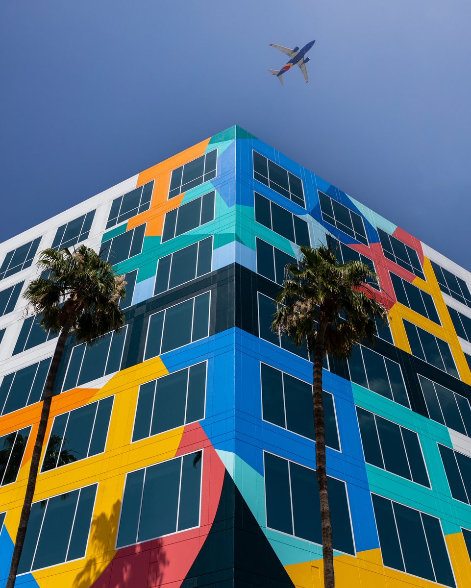 More images of a recent mural project in North Hollywood, California. <a href="/shafikworldwide/">Shafik.eth</a> with the incredible photos as usual ✈️

#losangeles