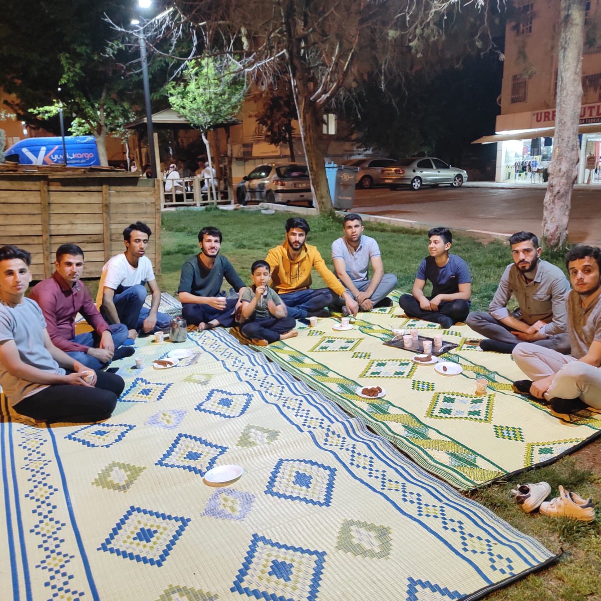 Bugün iftarımızı ilahiyat fakültesi öğrencileriyle yaptık.