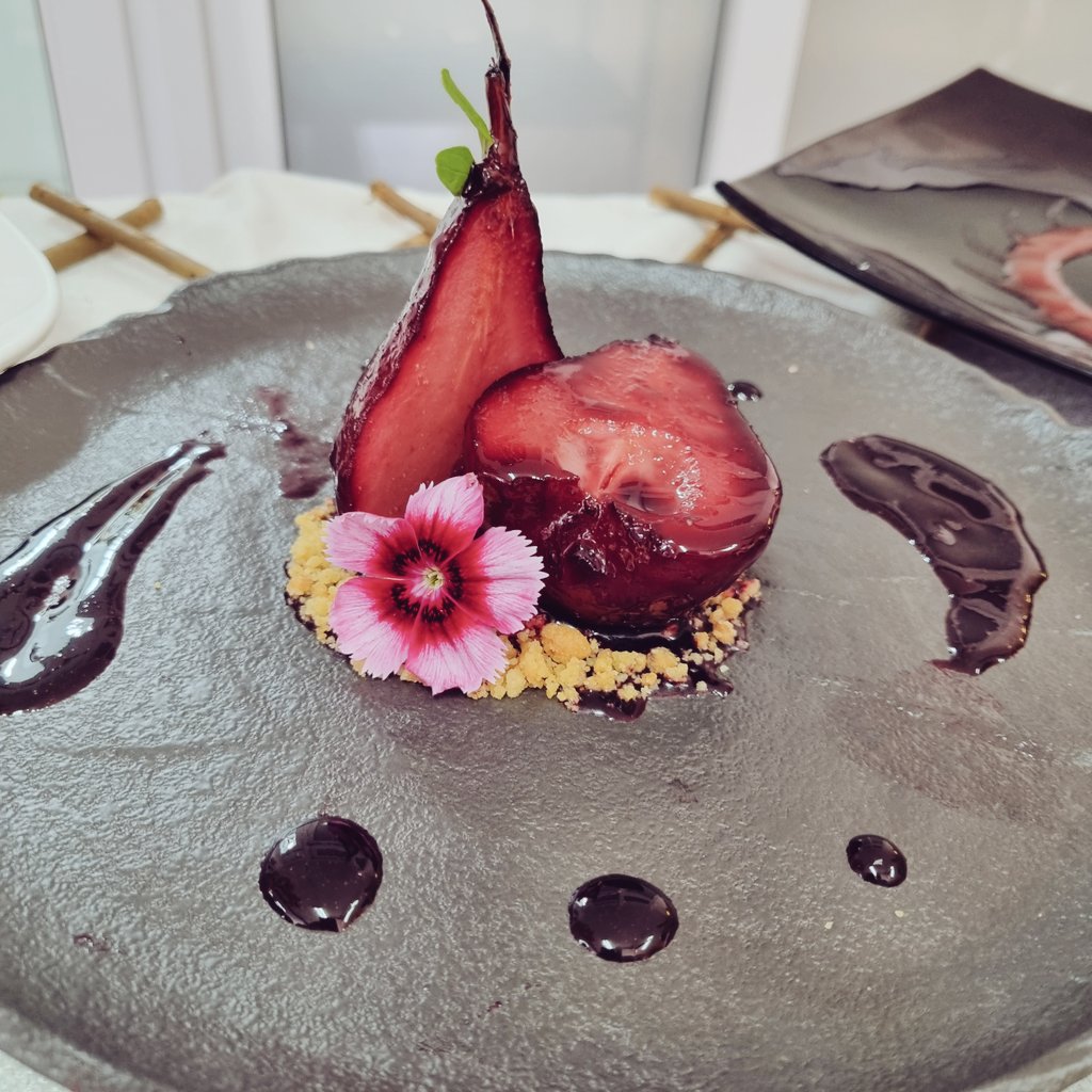 GabeKings95's tweet photo. Hoy hicimos estas delicias en clase...
🤤🤤🤤
#PastryChefInTheMaking https://t.co/BCMXvFdpI9