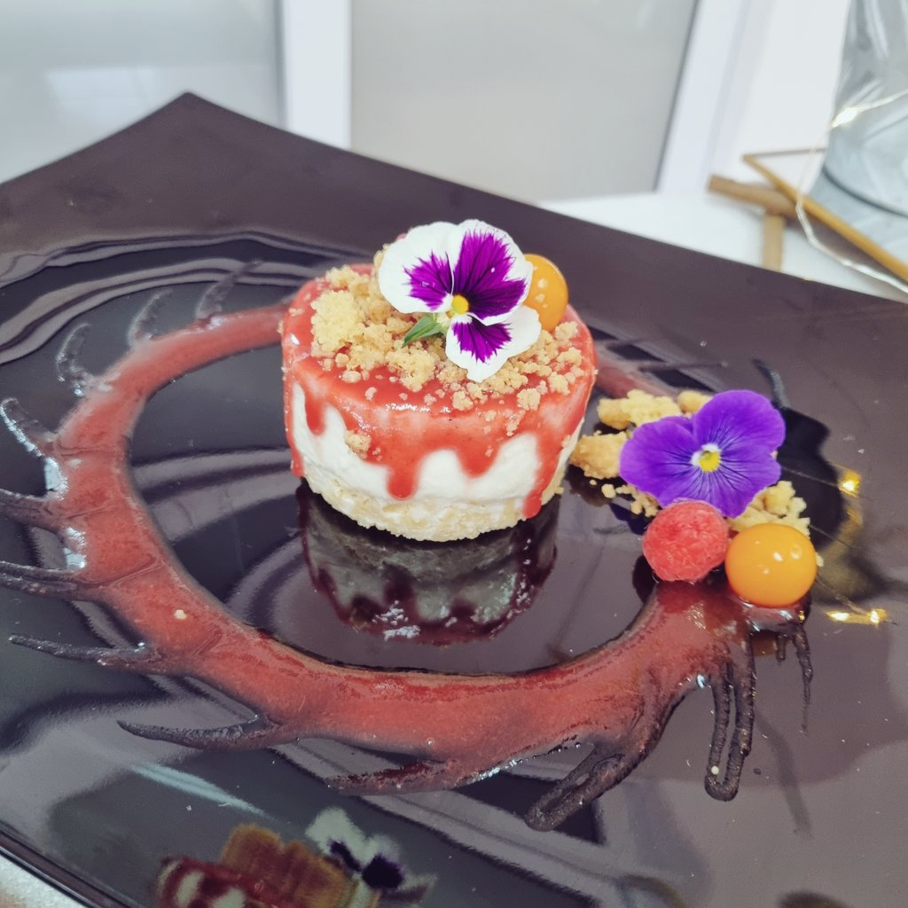 GabeKings95's tweet photo. Hoy hicimos estas delicias en clase...
🤤🤤🤤
#PastryChefInTheMaking https://t.co/BCMXvFdpI9