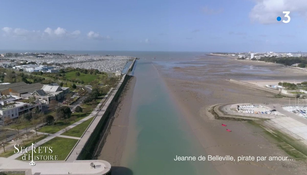 Soldatdesmedias's tweet image. C&apos;est Un excellent #secretsdhistoire inédit sur &quot;Jeanne de Belleville pirate par amour&quot; avec @bernstephane ce soir sur @France3tv 👏👏