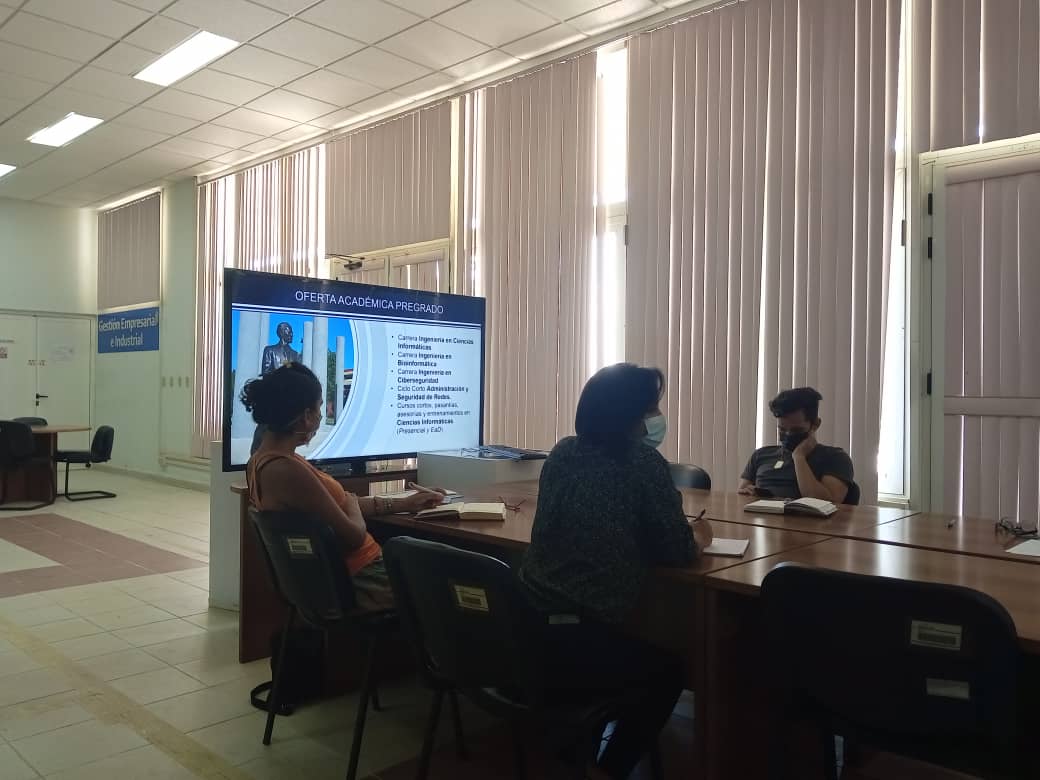 dellylien1's tweet photo. #Hoy colectivos de Transferencia de Tecnología y Relaciones Internacionales de @universidad_uci realizamos reunión d trabajo coordinando esfuerzos por aumentar exportaciones desde la internacionalización y la articulación de los procesos universitarios #SomosUCI #CubaViveYTrabaja https://t.co/vqeeYCHELP