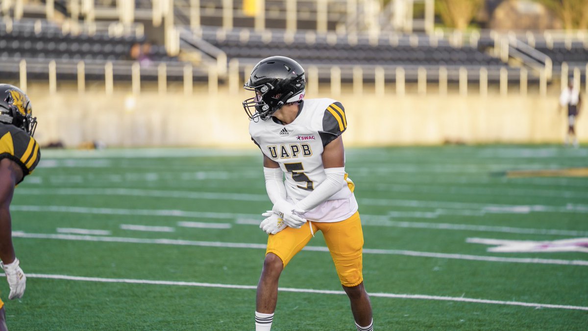 870ceezy's tweet photo. Hustlin’ and I’m locked in ✅😼 
@UAPBLionsFB 
📸: @TayTapes870 https://t.co/wS0fmsrmLr
