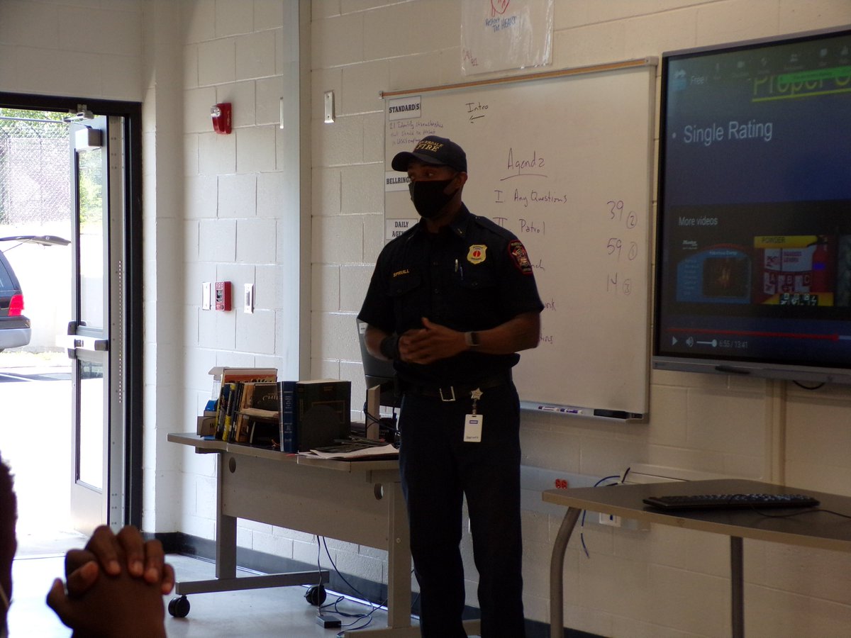 RLpscs's tweet photo. There is nothing like hands-on learning! Thank you Riverdale Fire Department for providing such a fun experience for our students! @cityofriverdale_ga #GACTAE #CERT https://t.co/T1nr5j3Zql