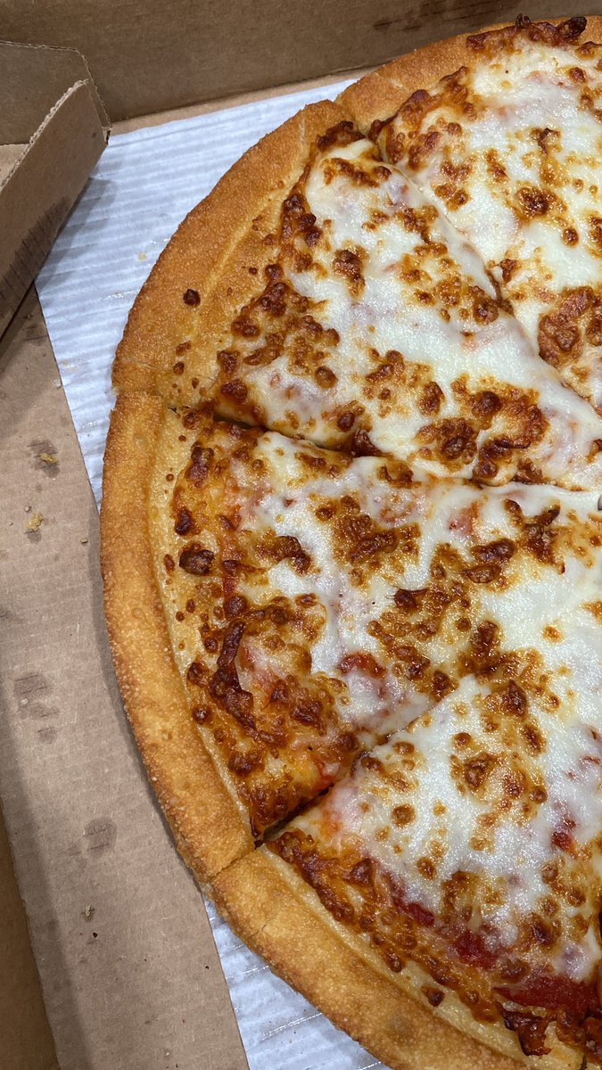Dispatchike's tweet photo. @pizzahut does this look like a super supreme?   According to your St. George Utah store, this is what I ordered on the app.  Refused to send me a new pizza.  Great customer service.   #fixthis #CustomerService #fail #pizzahut https://t.co/G2vjT3MPFC