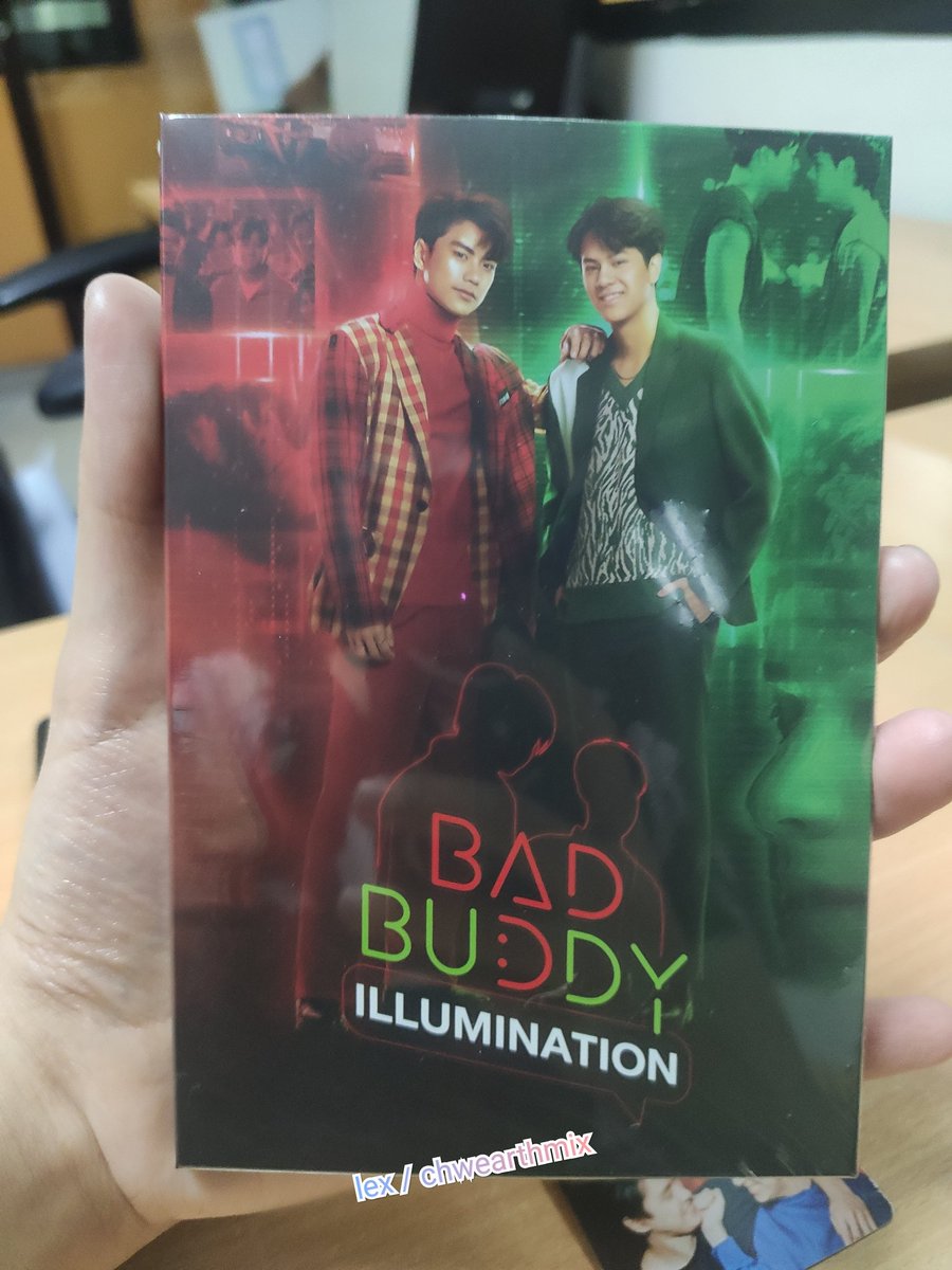 hansolohm's tweet image. [WTS/LFB]
- Velence Live In Color shirt (Black, Large size) - Php 1700 + lsf
Onhand, with free TBK Daisy Fidget Ring (Size 11)

- Bad Buddy Illumination Postcard Set - Php 500 (lsf to follow)
STBO. Extra copy (pic below is my personal copy)

tags: ohmnanon brightwin gmmtv bl