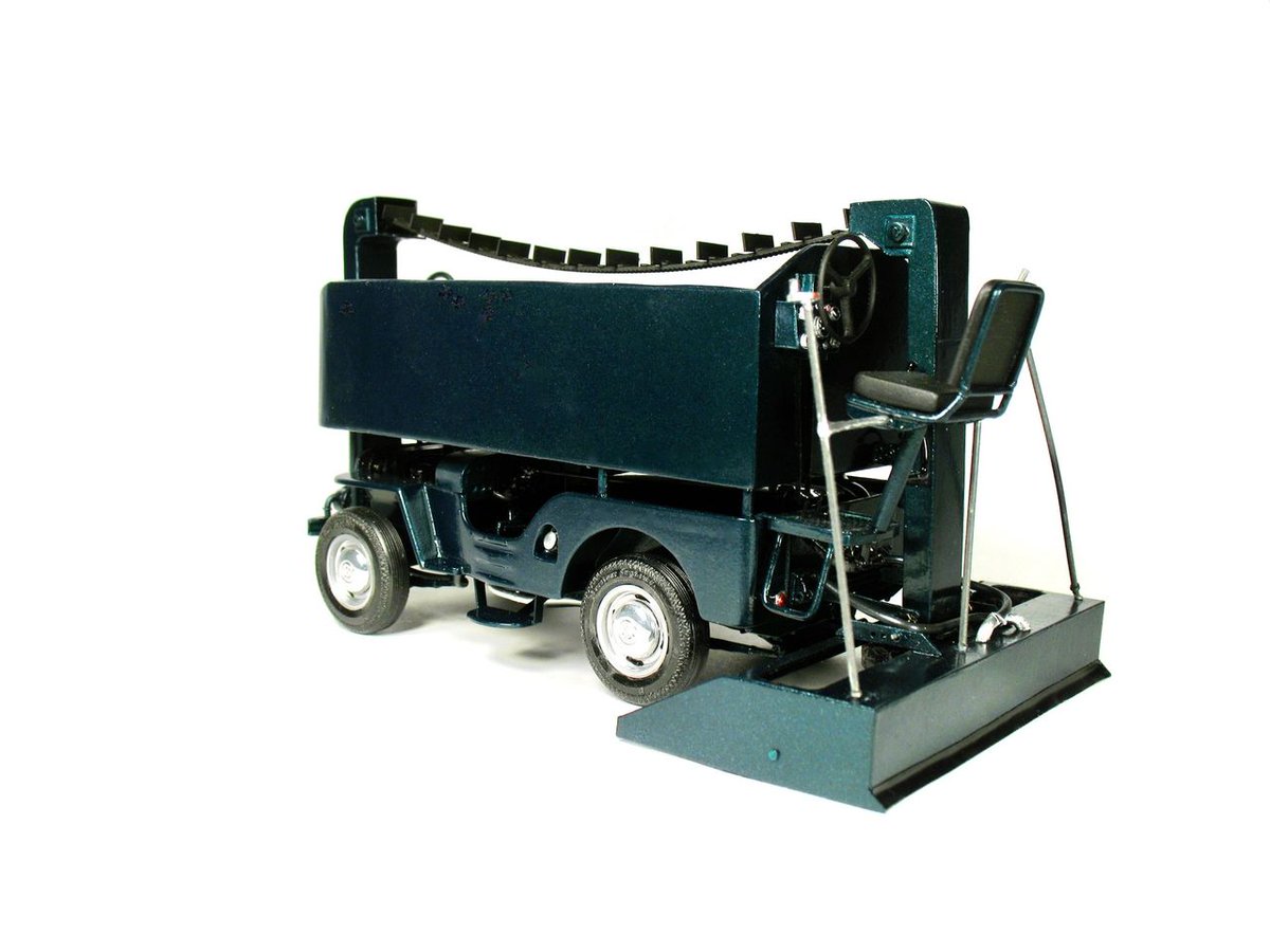 ZamboniCompany's tweet image. Check out this incredible one-of-a-kind 1/25 scale model of the #Zamboni Model C, circa 1952. @Briziosdotcom painstakingly crafted this model, using quite a bit of creativity and resourcefulness and has kindly allowed us to share the photos of the finished piece with you!