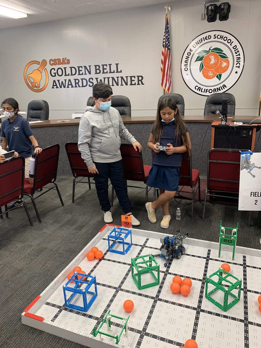 handyelementary's tweet photo. Handy Robotics Team met many challenges at today’s scrimmage. Well done engineers and Coach Iinuma!👏🏻🤖 #OUSDEDGE https://t.co/8C2ufdwpPh