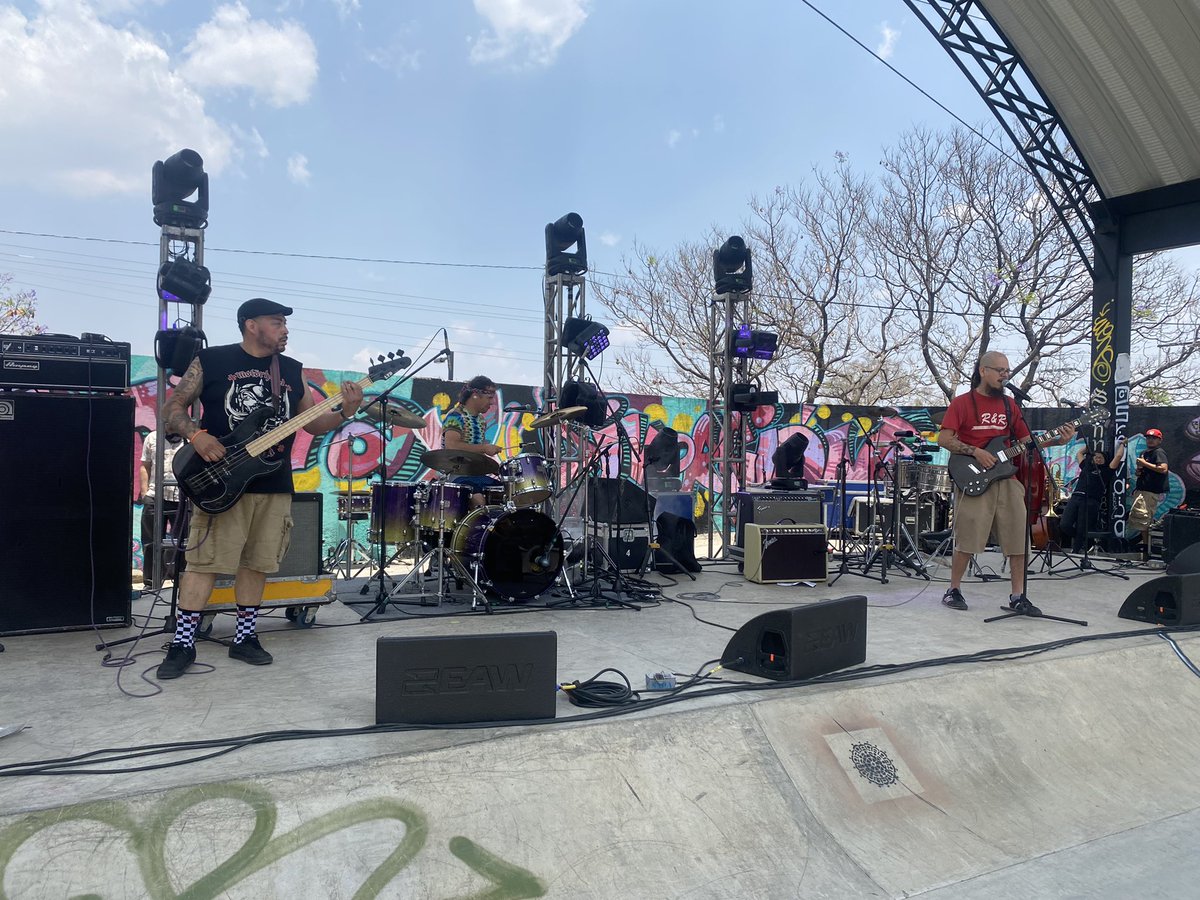 Día inolvidable skateando y rockanrolleando en PARCUR Chapultepec en el Octavo encuentro nacional de tradición y nuevas rolas presentado por <a href="/CulturaCiudadMx/">Secretaría de Cultura de la Ciudad de México</a> #skateboarding #RockAndRoll #razamixta . Gracias <a href="/AGENTENEGRO/">AGENTE NEGRO</a>