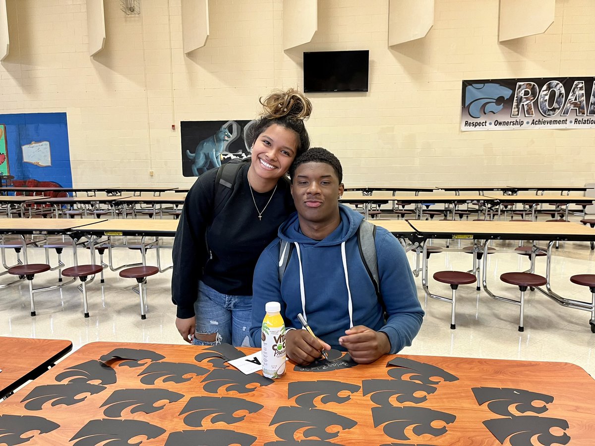 MrsWarrenCVHS's tweet photo. ROAR Quarter 3 Celebration &amp; Recognitions for showing Respect, Ownership, Achievement, and Responsibility. 💙🖤 https://t.co/6j63x78sWU https://t.co/ELJ8ziQxaT