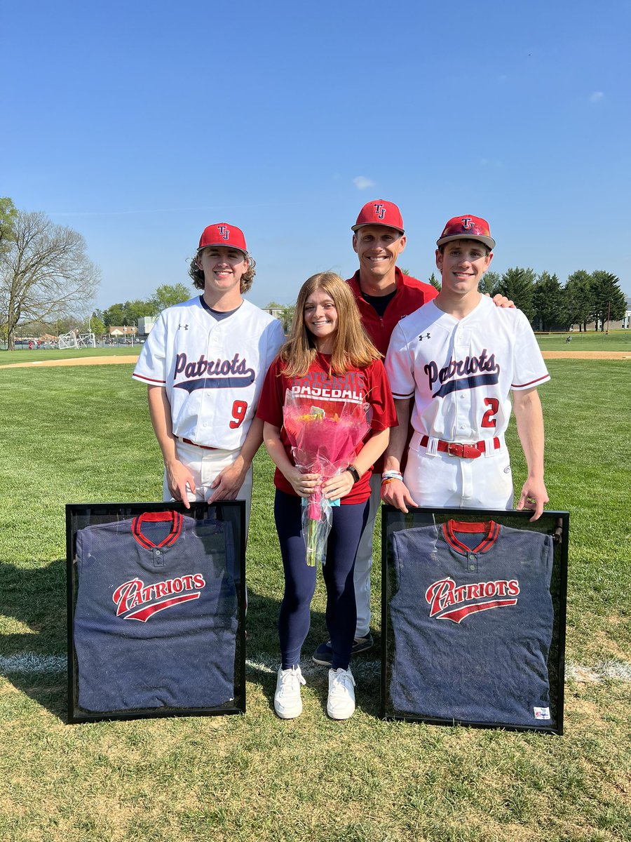 TJ_PatriotsBSB's tweet photo. Thank you Seniors!!! Chase Hood, Emma Kojac, and Jay Parente. Can’t wait to see all the great things you do beyond the field. @TJ_PatriotsAD @GTJHSAthletics https://t.co/dFuxW8FQNR