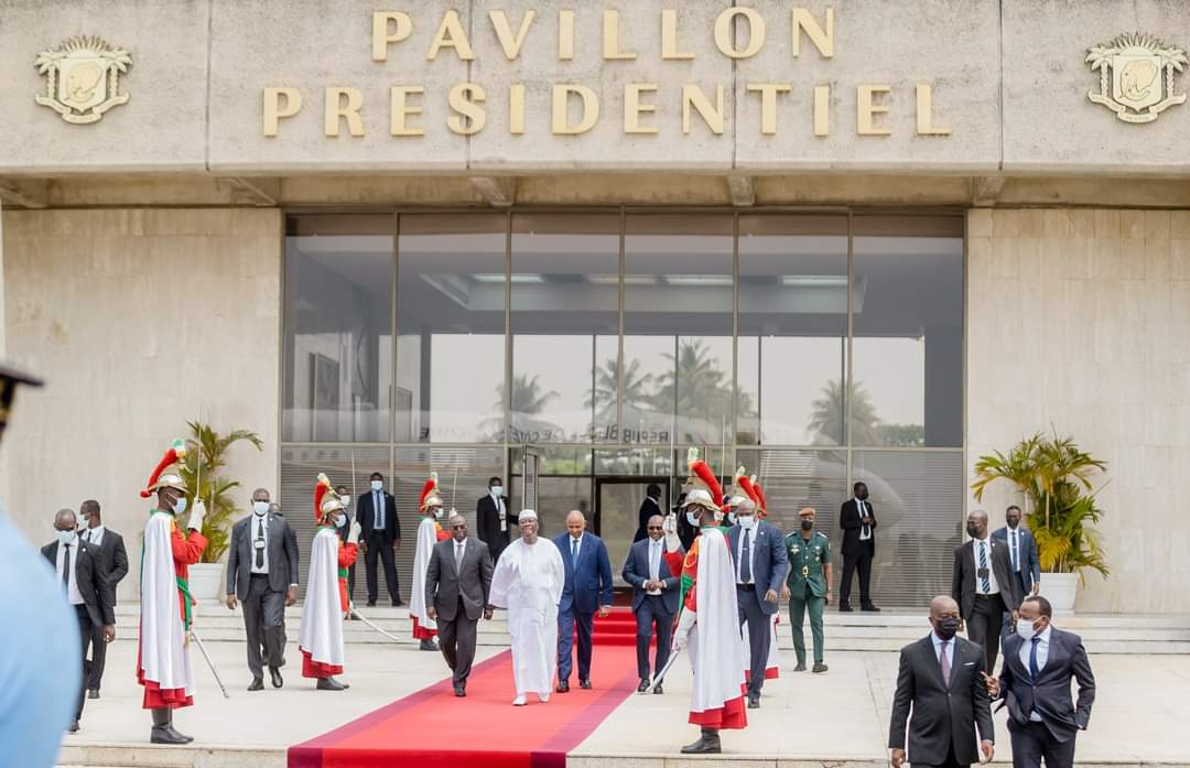 RassemblementT's tweet photo. Le Président de la République, S.E.M. Alassane Ouattara, a quitté #Abidjan, le lundi 25 avril 2022, pour un séjour au Royaume d'Arabie Saoudite. https://t.co/6jB9T8sWvb