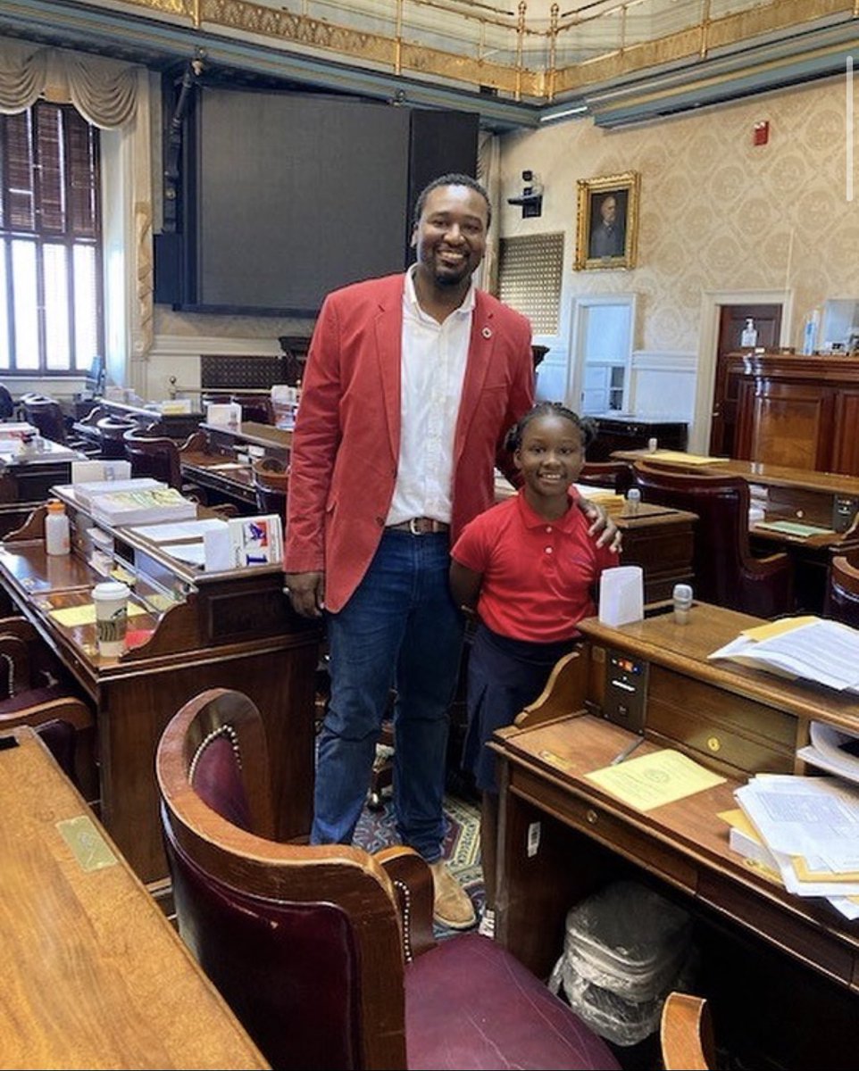 Dr_JLJohnson's tweet photo. Proud Dad moment 🍎 Let’s make our kids proud and lead by example. Especially when it comes to politics. Happy Monday, #SouthCarolina #NEW70 #district70 https://t.co/m3FrKm4BE5