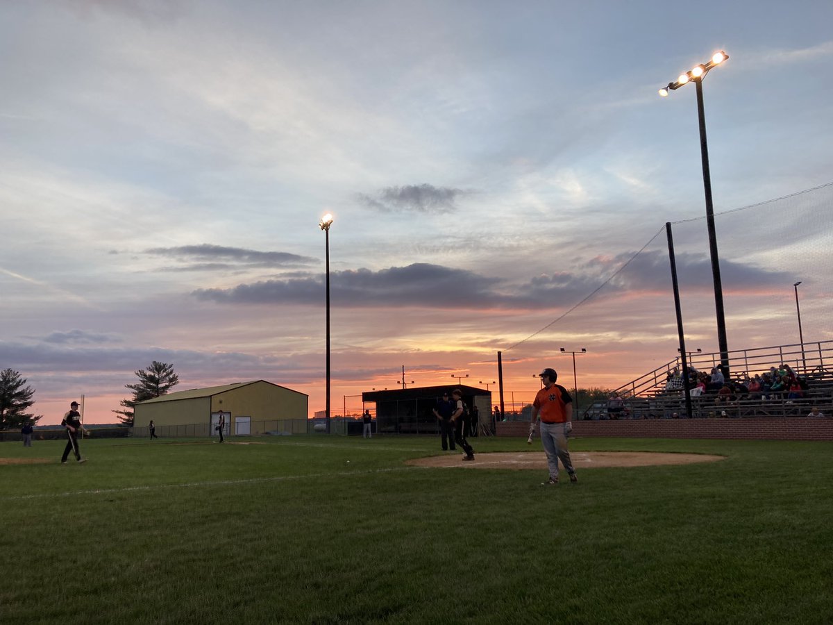 rachy_shurtz's tweet photo. Beautiful night for baseball. Cougs win over Loogootee, 7-4. #NDBase https://t.co/pfYWoFa0Cl