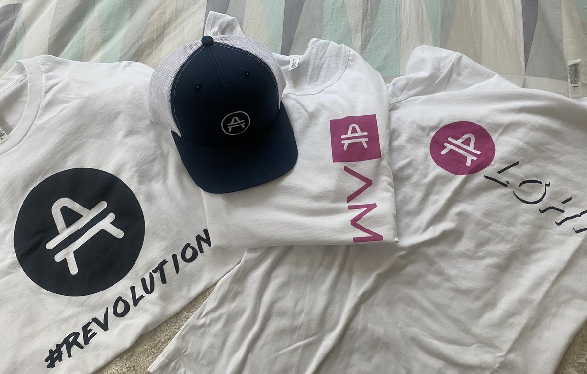 shot_cuzzy's tweet photo. @bubby_io got a new job and I got some new gear courtesy of @AMPswagg_ that's a W for the community and my wardrobe. #WAGMI $amp @FlexaHQ @amptoken https://t.co/H5rv5MM0Lo