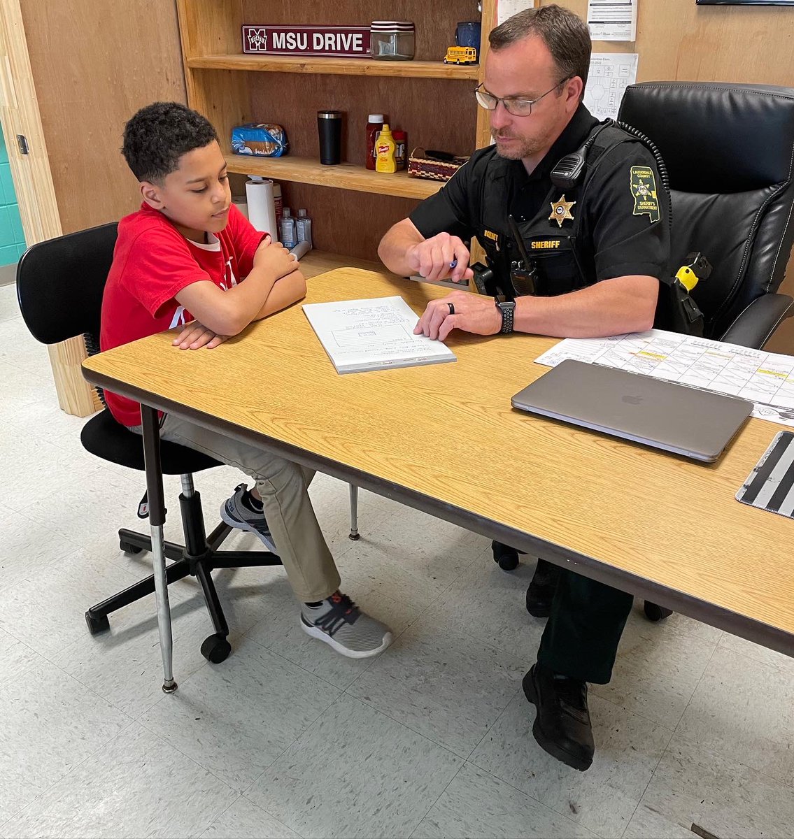 LauderdaleWest's tweet photo. Corey Hardin showed amazing growth on the iready reading diagnostic. His teachers found out that one day Corey wanted to help protect people so he was rewarded by spending time with the deputy learning about his job and  how his car worked. #serveleadinspire #uKnighted https://t.co/jTpmIllS3Q