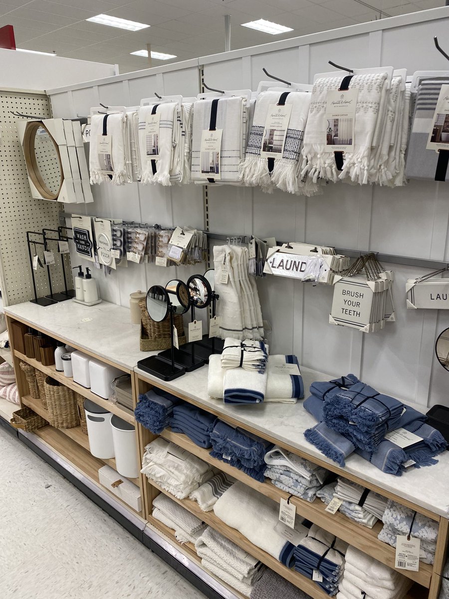 AlexTL0923's tweet image. Had a vision and applied it visually! Spent today zoning and following the VMG adding my own twist to Hearth and Hand! From the cute kitchen aesthetic to the nicely scented candles!
@courtshellnu @PhillipstKelsey @aleahmarie19 @Bianca__Lawson @PutsNobody @CraigMyrand