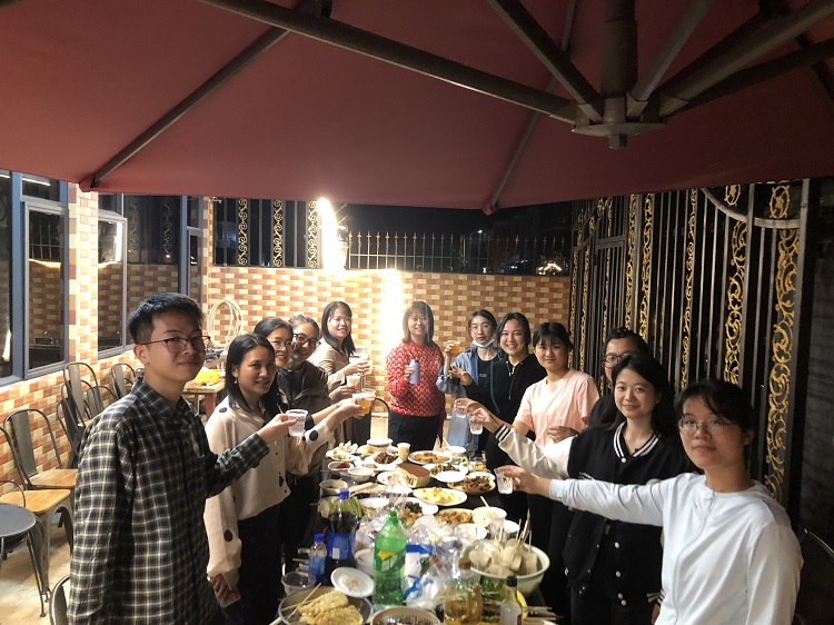 Last weekend, we had a wonderful time in Qiao island, we were singing, cooking, playing majiang and barbecuing. We had a great two days! Also hope that each of our partners can create more LED Product value for customers!