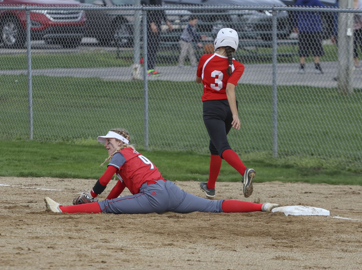 bbeachy2001's tweet photo. She was NOT going to lose contact with the base! https://t.co/zU02nb4BJP