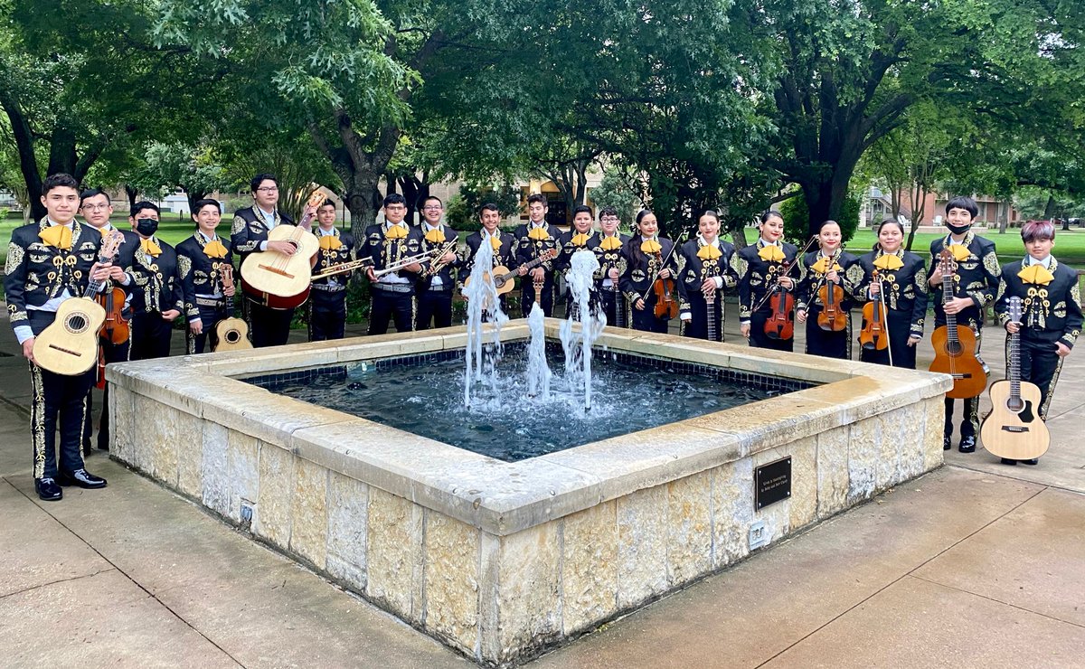 AJBriesemeister's tweet photo. 🎶Thank you to the TLU Mariachi for inviting Mariachi Toro to perform at their concert! Students did an amazing job &amp; had a great time exploring the TLU campus! #AJBisThePlace2Be https://t.co/V1DfUKKg6P