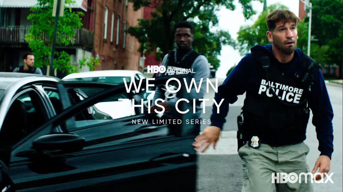 الحلقة الأولى من مسلسل we own this city أخيرًا توفرت للمشاهدة، حصل على تقييم 95% على موقع rotten tomatoes وقد يكون أنجح المسلسلات الأخيرة
