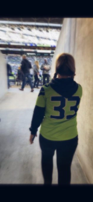I&rsquo;m soooo ready! 💚💙 https://t.co/qfejTm4gRg<a href="/tag/gohawks"class="tags"><span>#gohawks</span></a><a href="/tag/bluefriday"class="tags"><span>#bluefriday</span></a>
