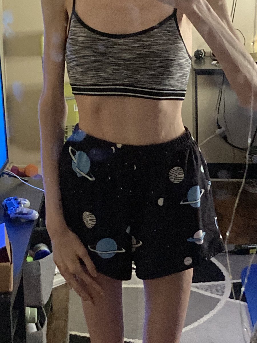 Cleohateskcals's tweet photo. #edtwt #bodycheck  having my body makes me wanna kms so fucking bad lmao https://t.co/XPfNaJjRtB