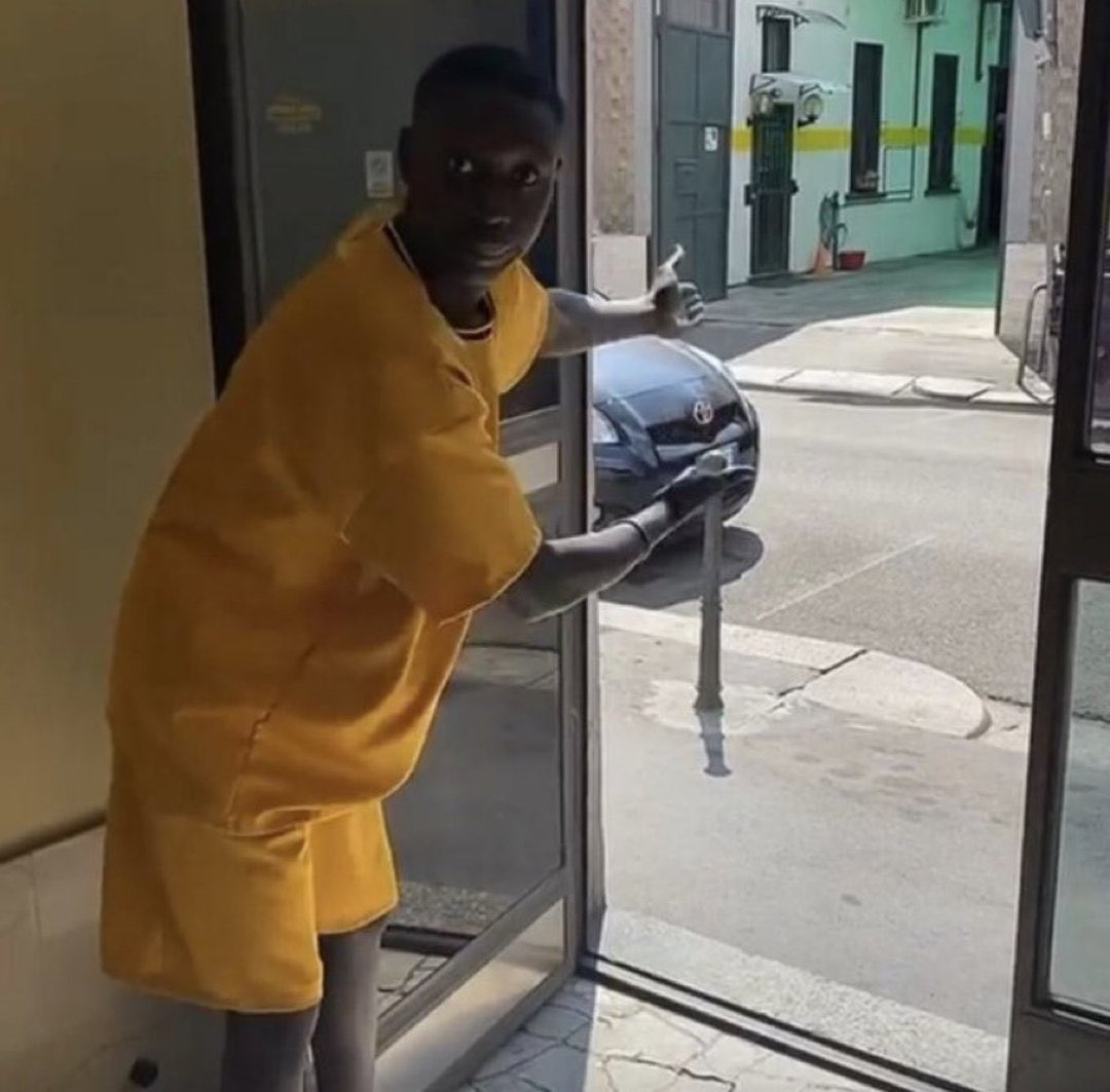 Jazer_M's tweet image. People tweeting that they are leaving Twitter 😅. 

The rest of us: 

#ElonMusk #leavingtwitter #Twitter #ElonMuskBuyTwitter