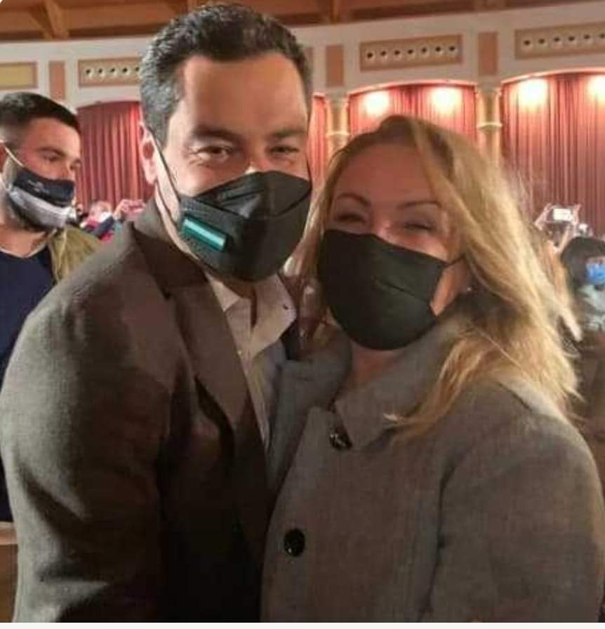 Sin miedo a perder el sillón,<a href="/JuanMa_Moreno/">Juanma Moreno</a>   convoca elecciones, y llama al pueblo andaluz a decidir entre seguir con el cambio o el bloqueo de Vox y Psoe.