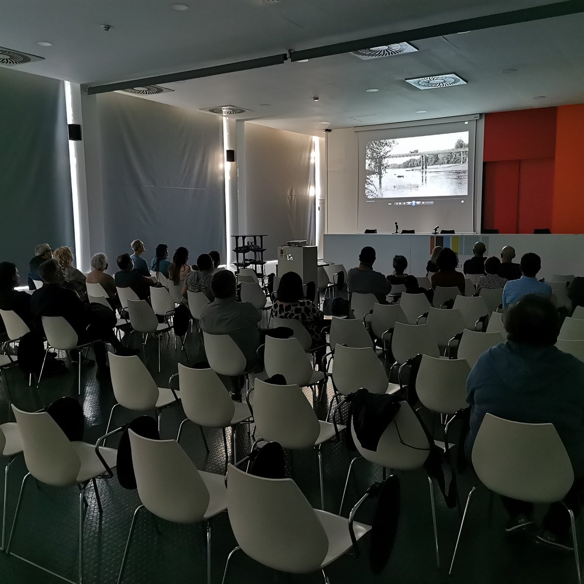 Nova projecció de Els santboians no empadronats
cesrutllanatura.wordpress.com/2022/04/25/nov…