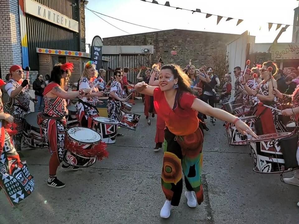 NorthboundDance's tweet photo. We had an amazing day at Lancarnaval on Saturday! 😎
Thank you to everyone who joined in the dance workshop 🤩
A big thank you to @LancasterBatala &amp; the dancers 🔥💪 
And finally, a HUGE thank you to Lancaster's Brazilian community for organising such a beautiful event. Obrigada! https://t.co/0kBGEGcXK5