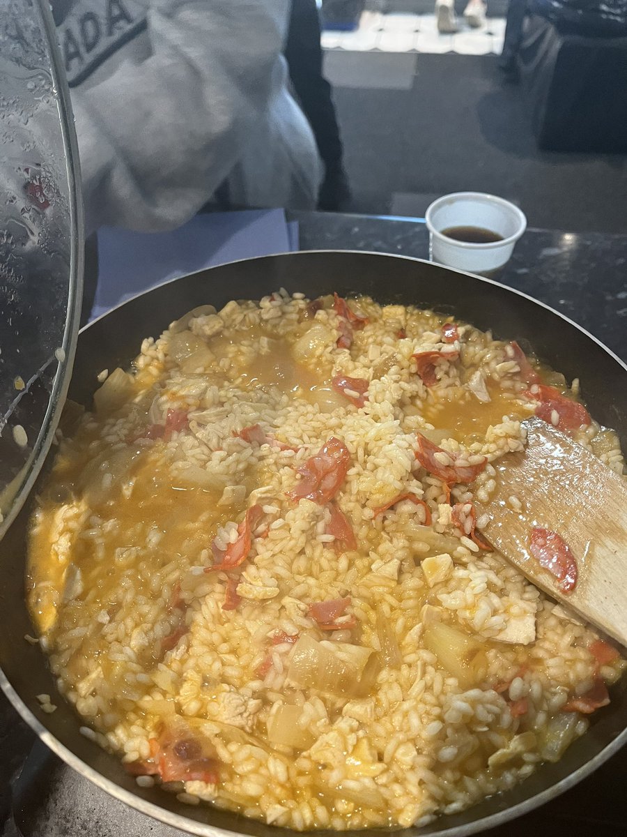 SilxTeen's tweet photo. Our cooking around the world project took us to Spain 🇪🇸 tonight and the young people made chicken and chorizo paella! #tryingnewfoods #cookingaroundtheworld https://t.co/mi0xPB3GFX