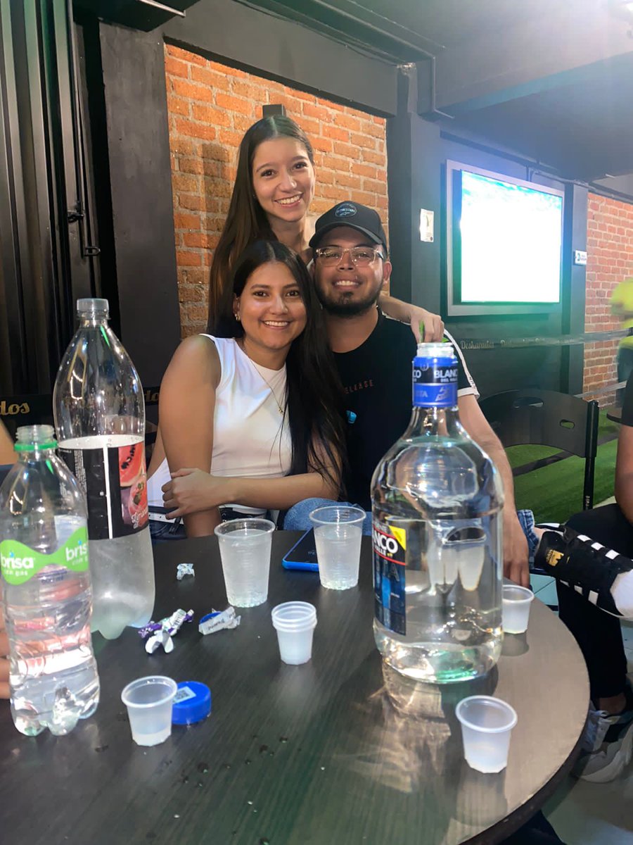 osoriotatiana0's tweet photo. El juanca , el jhonsito y el juanma 🥰🤞🏻#beffos JAJAJJAA https://t.co/RHeXqMxByk
