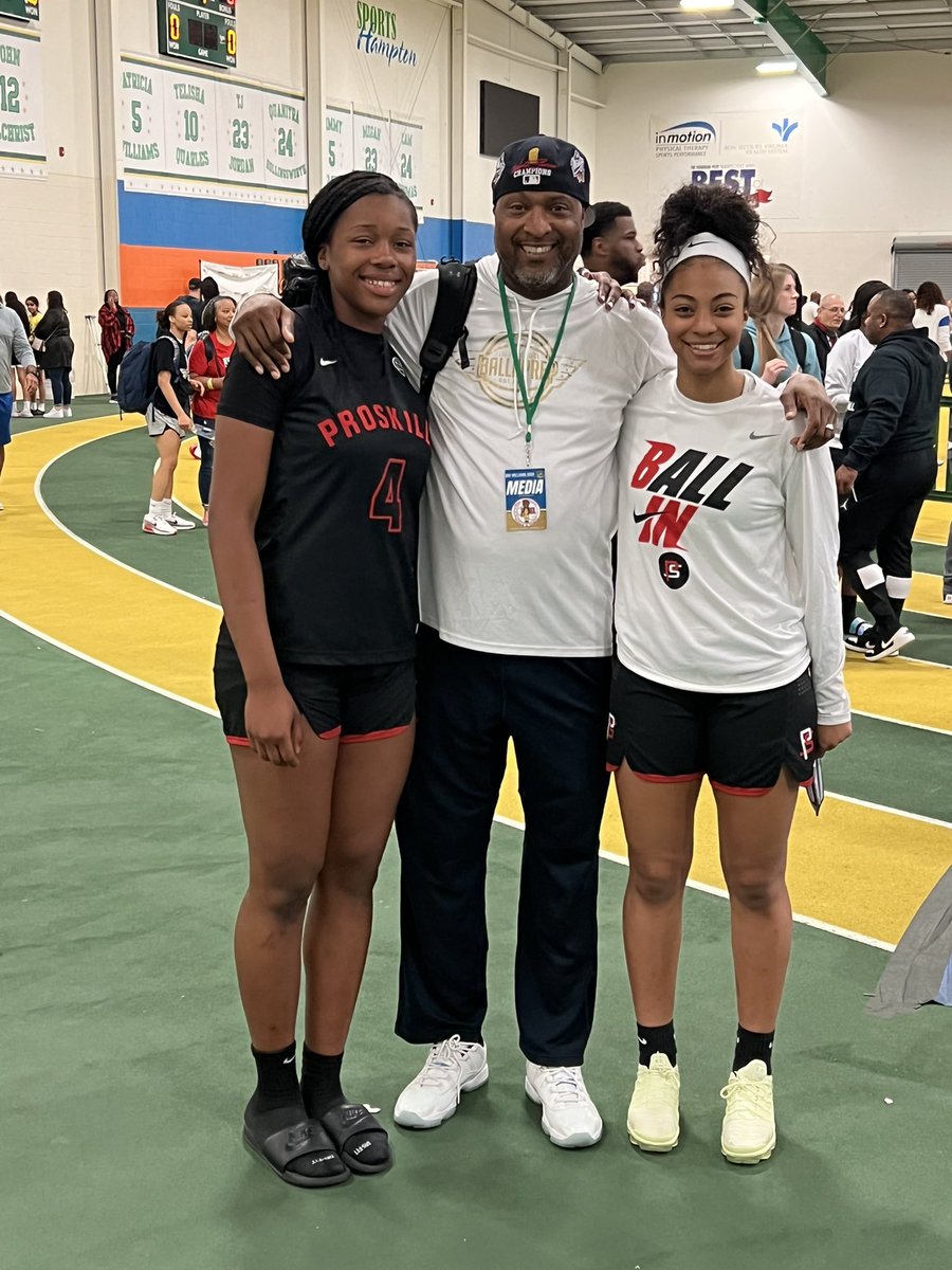 PBevBallNPrep's tweet photo. Always enjoy the #CC catchN up and checkN on #ballnacrossbordersalums @ProSkillsGBB @JoyEgbuna7 and @MilaniaJordan1 #BooWilliamsInvitational https://t.co/cBR6SsMOhm