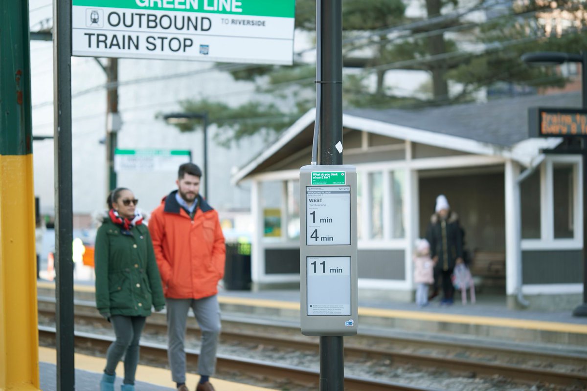 EInk's tweet photo. E Ink #DigitalPaper has been helping Boston residents navigate public transportation. Have you ever seen this signage in the wild? #25yearsofEInk https://t.co/loLODo9Icw