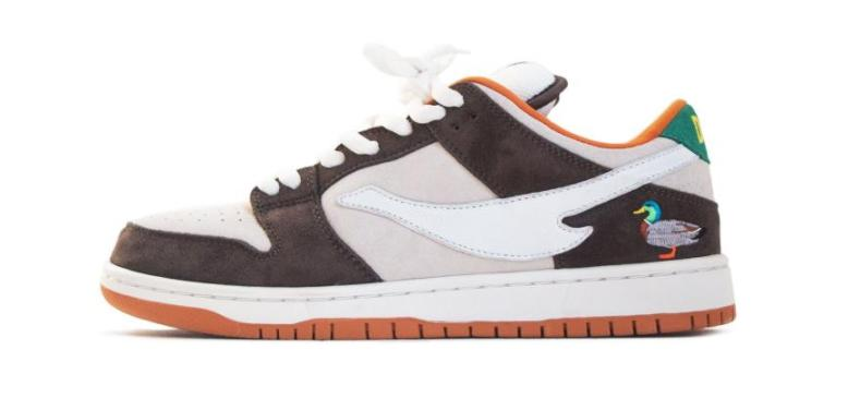First custom sneakers to be mass-airdropped via Solana NFTs? 🤔
Join our cozy discord today for a chance to get yours!
discord.gg/aperolmamiNFT

#NFTCommunity #SolanaNFT #NFTdrop #sneakers