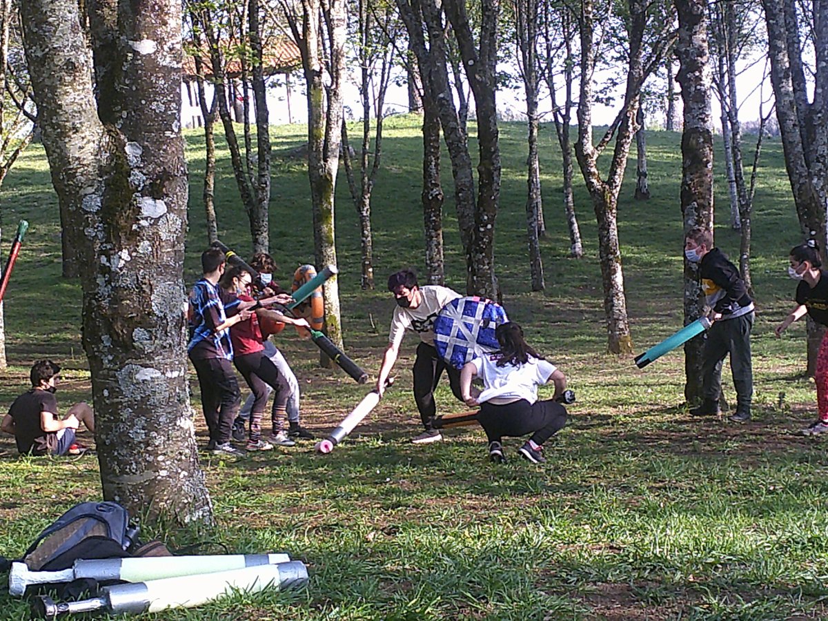 scoutilex's tweet photo. Neste último #CampamentoScout a nosa Esculta estivo de ruta coñecendo o patrimonio histórico, xogando ao jugger e tamén tivo ocasión de asinar a súa carta de Unidade. Moi completo! #SonScout #SoyScout https://t.co/umyPxCn3e9