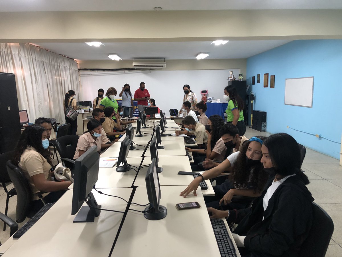 Merceangelac's tweet photo. Gran lanzamiento de la Opsu para nuestro Estudiante de 5Año del Liceo Cajigal https://t.co/GHhN8Wl1dM