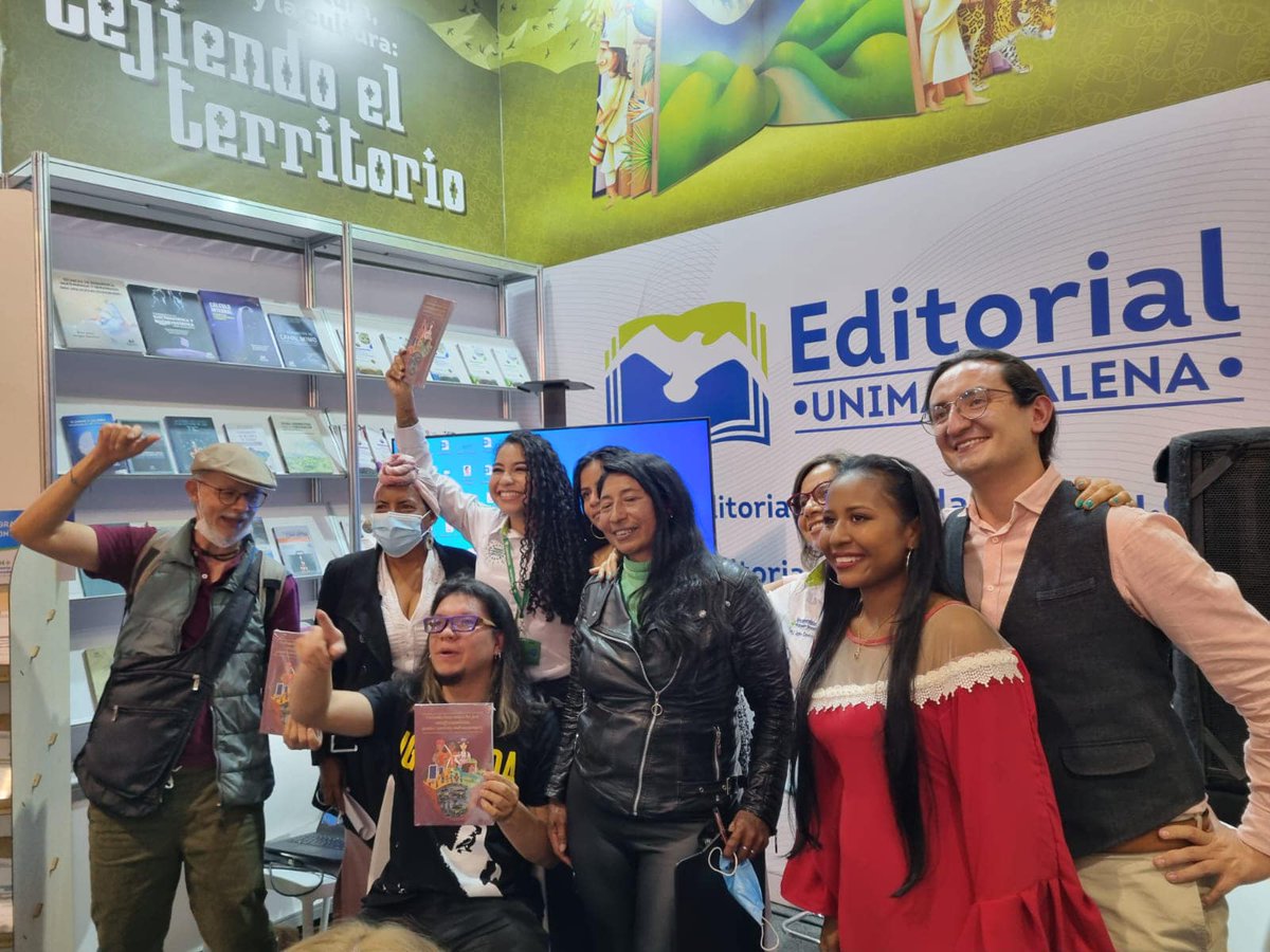RICOmunitarias's tweet photo. 🙌 ¡Gracias, gracias, gracias!

El día sábado estuvimos lanzando nuestro libro "Impulsos desde abajo para las transiciones energéticas justas: Género, Territorio y Soberanía" en la #filbo2022 🎉
#Territorio #Genero #Soberania #TransicionEnergetica #ParenLaMina #Dignidad https://t.co/ePMYN74zEK