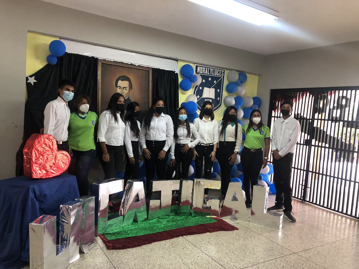 Merceangelac's tweet photo. Feliz Aniversario del Liceo Cajigal 180 Año https://t.co/RROda9RNlC