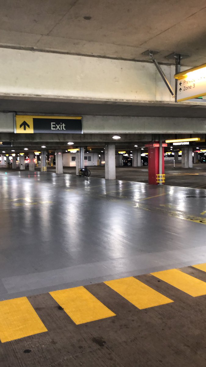 Michael_Kofsky's tweet photo. @Hertz pick any car you want? Here’s the line for presidents circle in Orlando today. No cars!! https://t.co/6Sr3KZkFYq