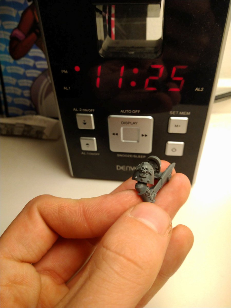 WarpEmu's tweet photo. Slow hobby time, cheers! Working on my chapter champion for Duskguard! Only arms, as it is 11:35 pm for me! Game day tomorrow! #WarhammerCommunity #Warhammer40k #Warhamfam #Spacemarines #Darkangels #Successorchapter #Duskguard https://t.co/j54OE8P3Qg