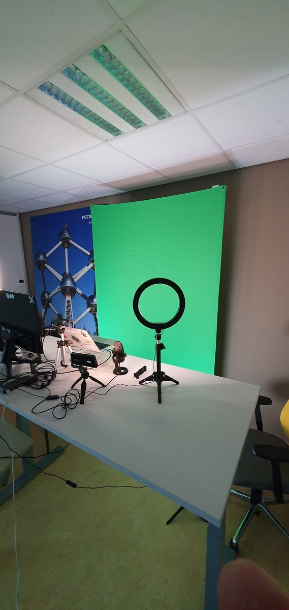 flhoest's tweet photo. Something is happening.... #recording #mysession https://t.co/IBQw9vbl7K