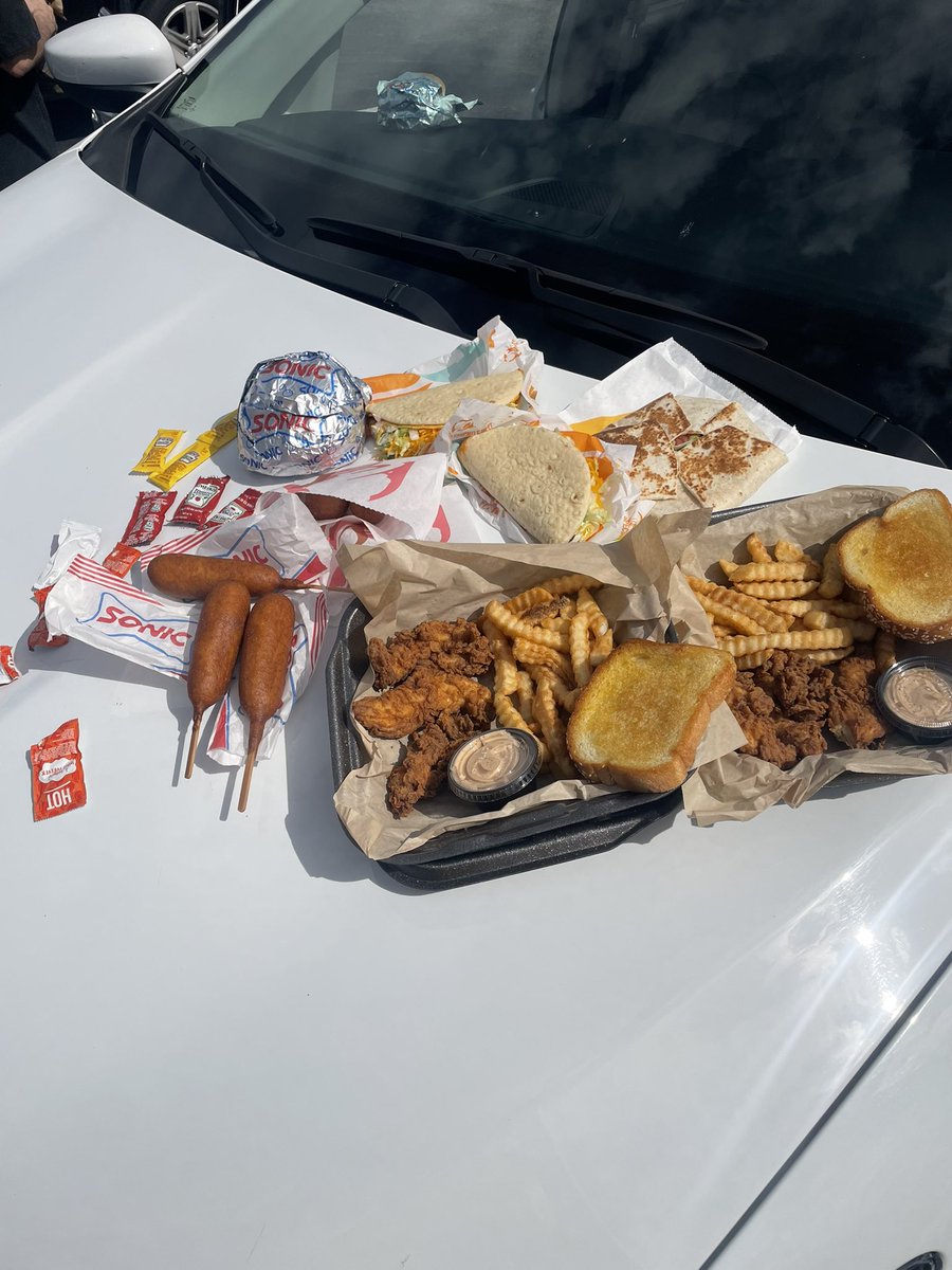 martymush's tweet photo. This might be the best meal I've ever had. I can guarantee nobody can guess all three places https://t.co/XweQhflm3q