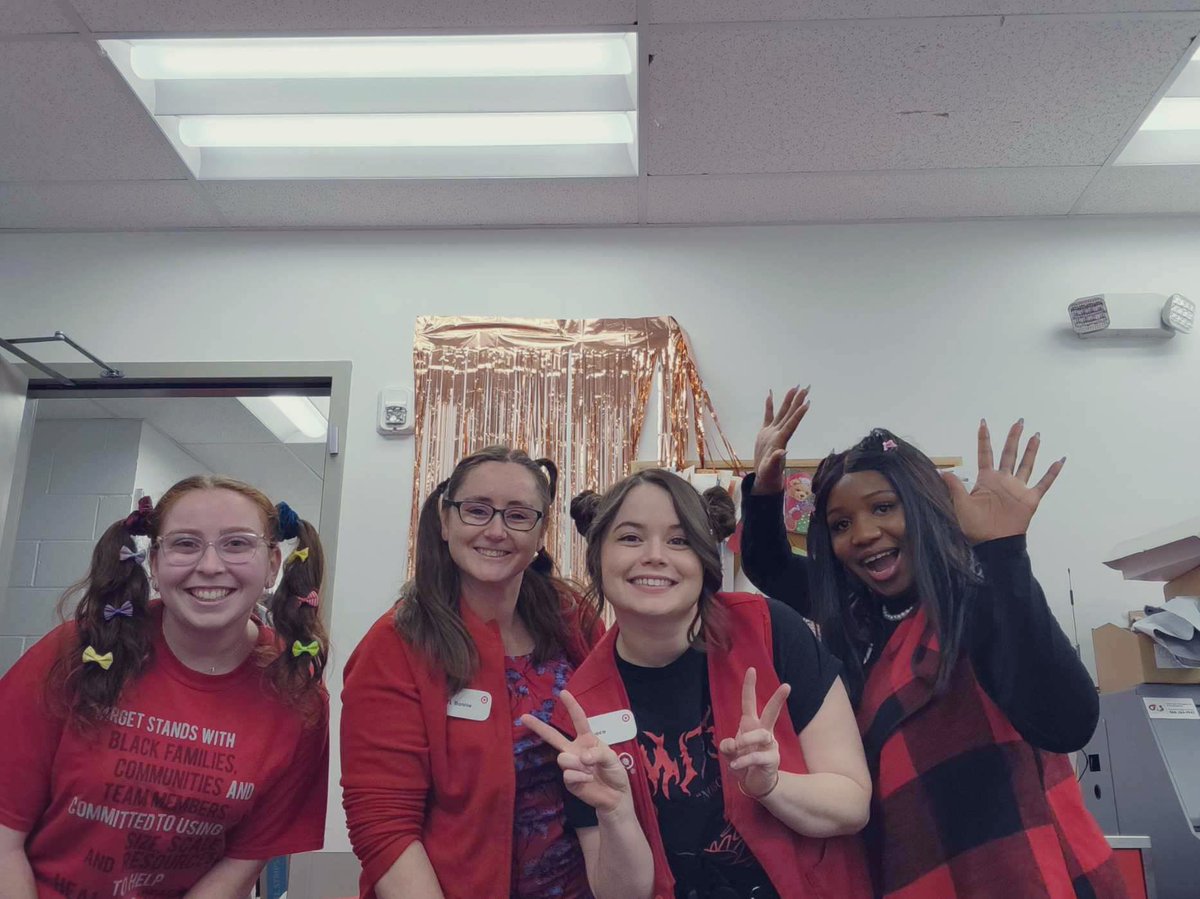 GrecoJadeA's tweet photo. Some Monday motivation @T3318 ❤️happy CRAZY hair day !! 🤣🫶🏻🖤💇🏻‍♀️ @BonnieGriesch @TL_Alyece @ShaloniaG #spiritweek #worksomewhereyoulove https://t.co/mXRFYBs4kb