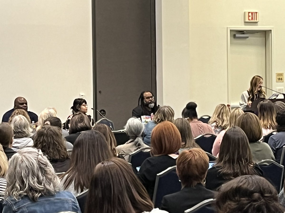 Nayeli Gonzalez from <a href="/Callison_lib/">Callison Elementary Library</a> moderating her heart out at #TLA22 today at the “More than Speech Bubbles: Graphic Novels That Wow!” Way to represent <a href="/RoundRockISD/">Round Rock ISD</a> #librariesrrock #LittleMavsList