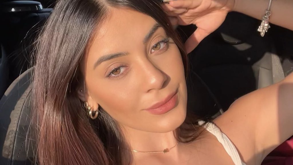 ausdagaby's tweet photo. au urridalgo !¡ um amor de carnaval

onde o famoso cantor Noah Urrea decide vir ao Brasil para passar o carnaval com a sua melhor amiga e acaba se apaixonando pela morena do camarote ao lado. https://t.co/S1dmdJMBBB