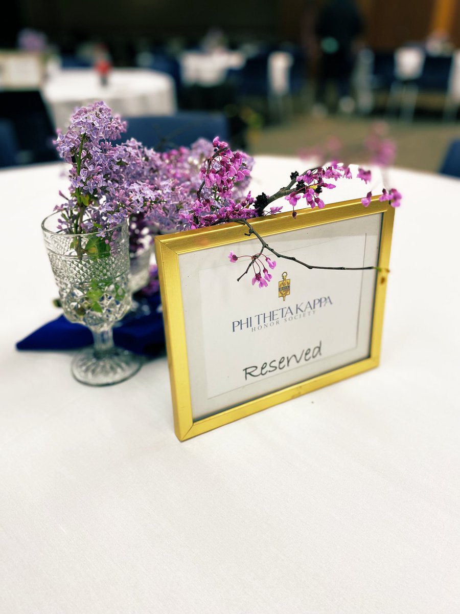 stuartscience's tweet photo. The most beautiful centerpieces for Phi Theta Kappa induction @sfccmo! #PTK #PhiThetaKappa #midwestPTK #PTKpride #PTKproud https://t.co/CCrjh2ZaXD