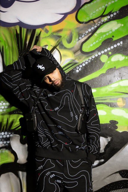 CLONExANT's tweet photo. Digital turns physical with  @TheAuracles_ created by @YouAreRNWND and @chrisbrown ..These two are teaming up to bring high end fashion from the metaverse to the real world behind the story of a black superhero comic book. Hand-drawn characters by CB himself.. 👀 #NFT #fashion https://t.co/nRO7ibZKUs