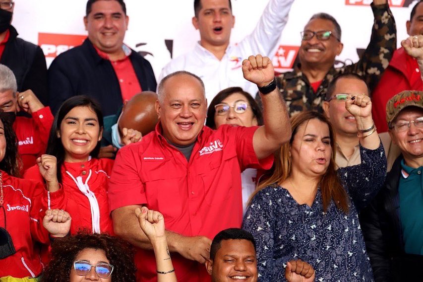 nicmaduroguerra's tweet photo. Esta es la vanguardia del @PartidoPSUV y la @JuventudPSUV que conducirá, junto a las bases, las grandes transformaciones en los próximos 4 años. Estamos listos para nuevos retos y tareas de cara a la Nueva Etapa de Transición al Socialismo. ¡Tenemos prohibido fallar! https://t.co/Frgr28OhH3